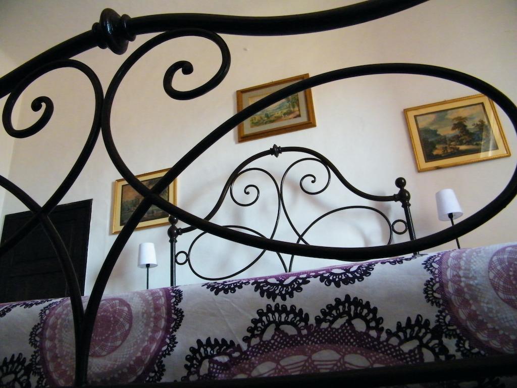 B&B Il Glicine Montefollonico Szoba fotó
